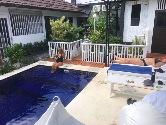 Swimming Pool 13