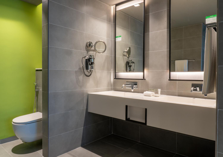 Bathroom 5, Al Khoory Courtyard Hotel, Dubai