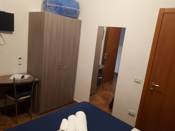 Bedroom 5, Home To Fly, Napoli