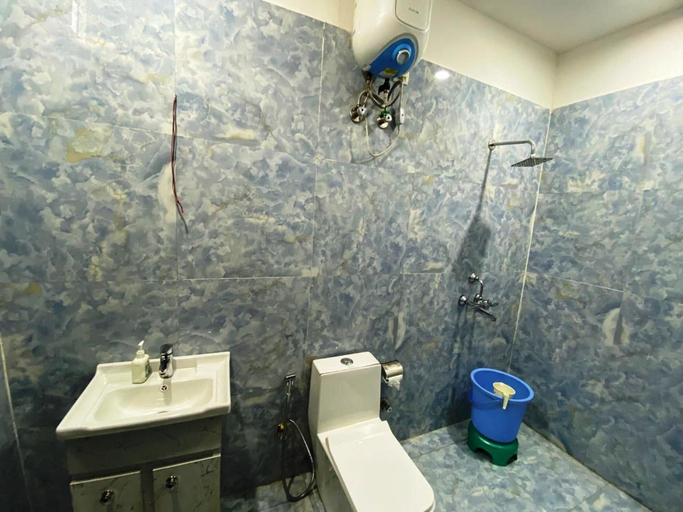 Bathroom 2, GoBravo 72 - 3BHK Farm with Pool & Garden Sec150 Noida, Gautam Buddha Nagar