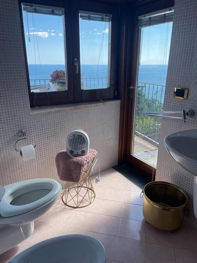 Bathroom 2, Villa Stone, Napoli