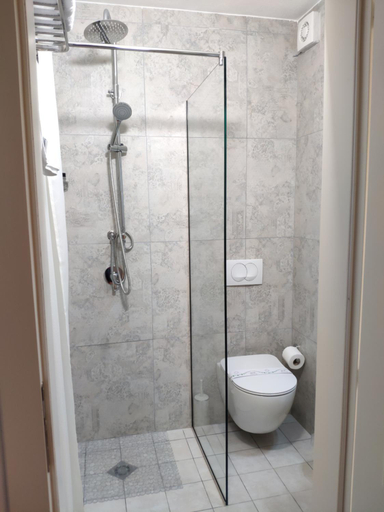 Bathroom 3, Hotel TREVA, Shkodrës