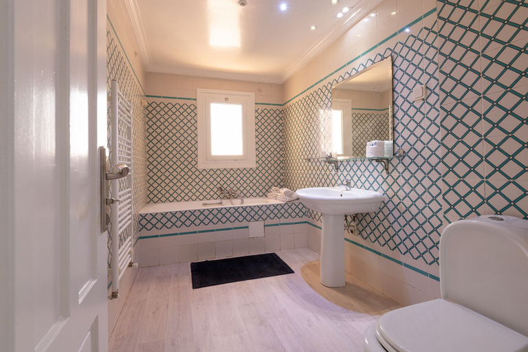 Bathroom, L'Horizon, La Marsa