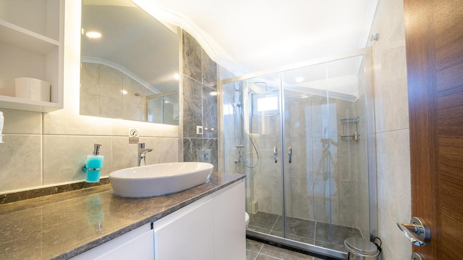Bathroom 2, Midpoint Suites, Fethiye