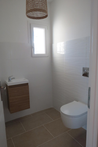 Bathroom 2, LE MAS de PAUL, Gard