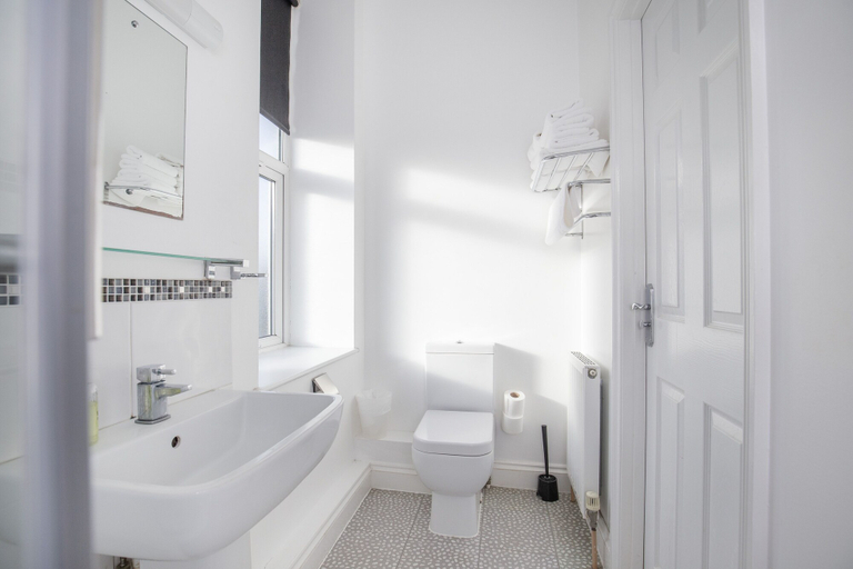 Bathroom 3, Marlborough Hotel, Norfolk