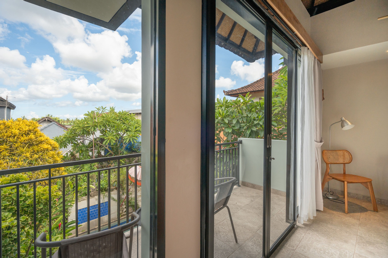 Exterior & Views 30