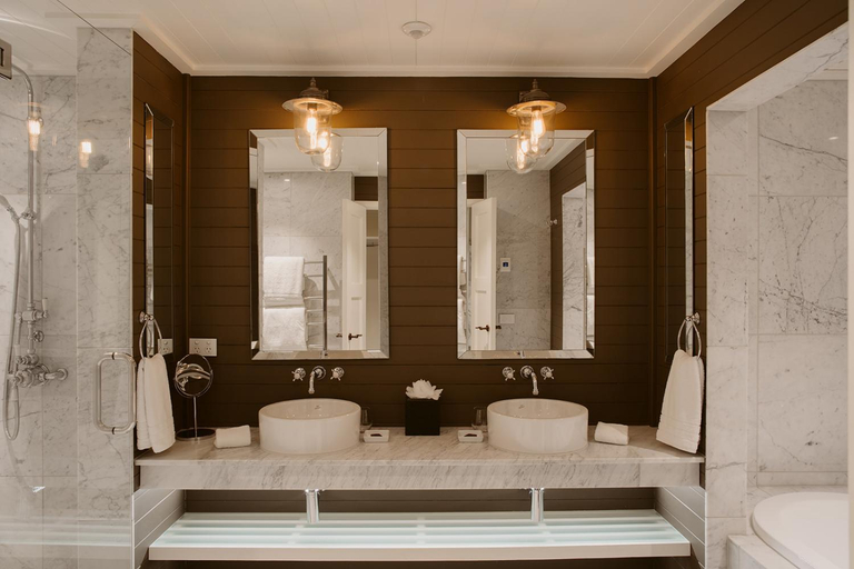 Bathroom 5, Eichardt's Private Hotel & Lakefront Apartments, Queenstown-Lakes