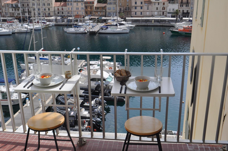 Others 4, Appartement duplex plein sud sur le port de Bonifacio, Corse-du-Sud