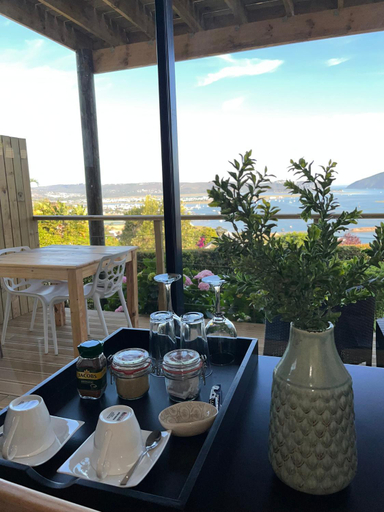 Food & Drinks 4, De View, Eden