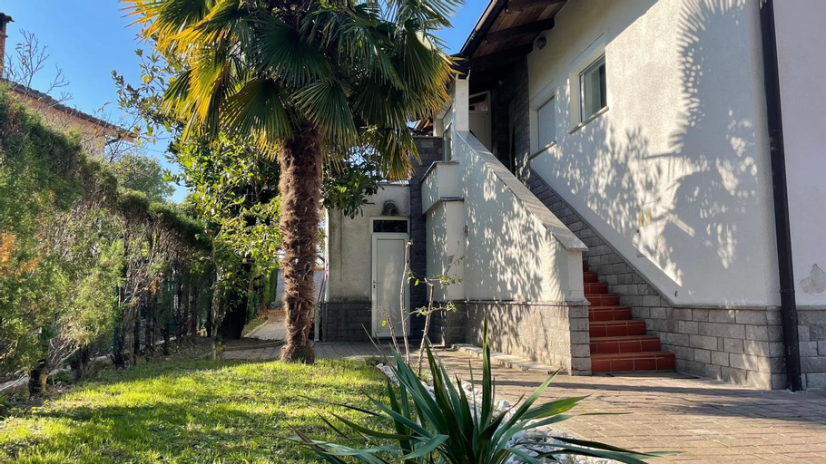Exterior 11