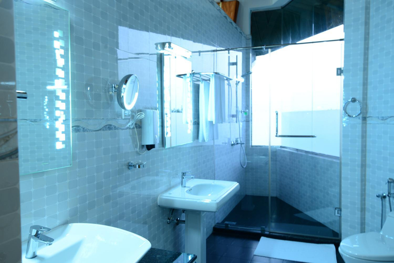 Bathroom 4, Hotel Sudu Araliya, Thamankaduwa