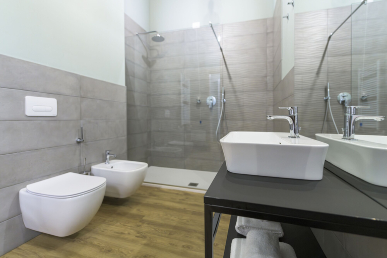Bathroom 4, HOTEL REGINA DEL GARDA SUITE, Brescia