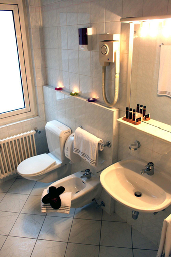 Bathroom 3, Bahnhof Haus, Como