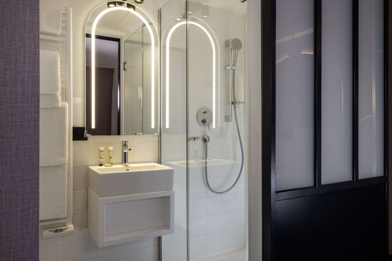 Bathroom 4, Best Western Plus Bretagne Montparnasse, Paris