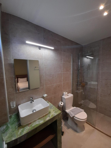 Bathroom 5, Astron, South Aegean