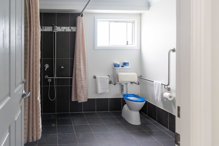 Bathroom 4, Coonamble Riverside Holiday Park, Coonamble