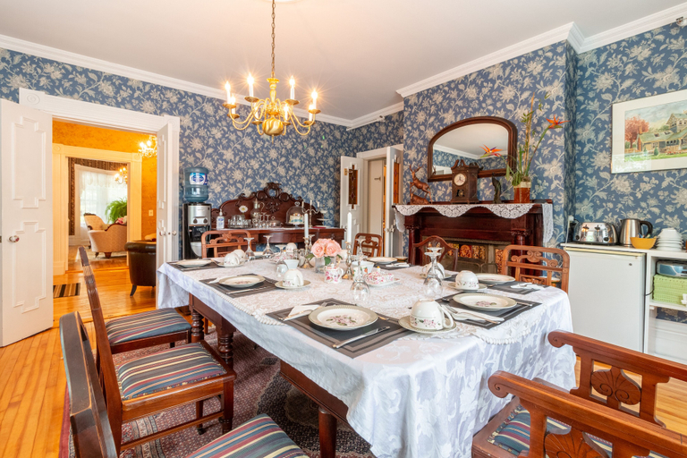 Food & Drinks 5, The Dawson House Bed & Breakfast, Queens