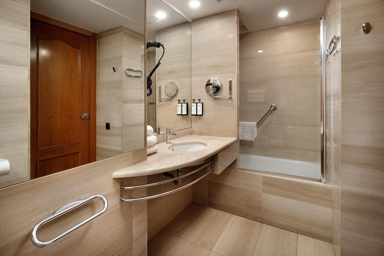 Bathroom 4, Apartments Hispanos Siete Suiza, Barcelona