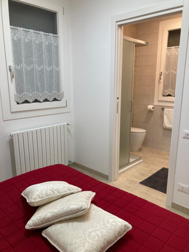 Others 4, ALLA CASA DEI NONNI, Padua