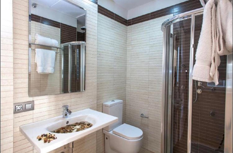 Bathroom 3, Apartamento Puerta del Arenal - Kainga Homes, Sevilla