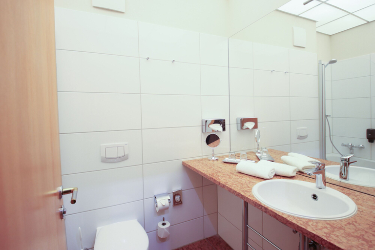 Bathroom 5, Boutique Hotel Schwarzer Baer, Wittenberg