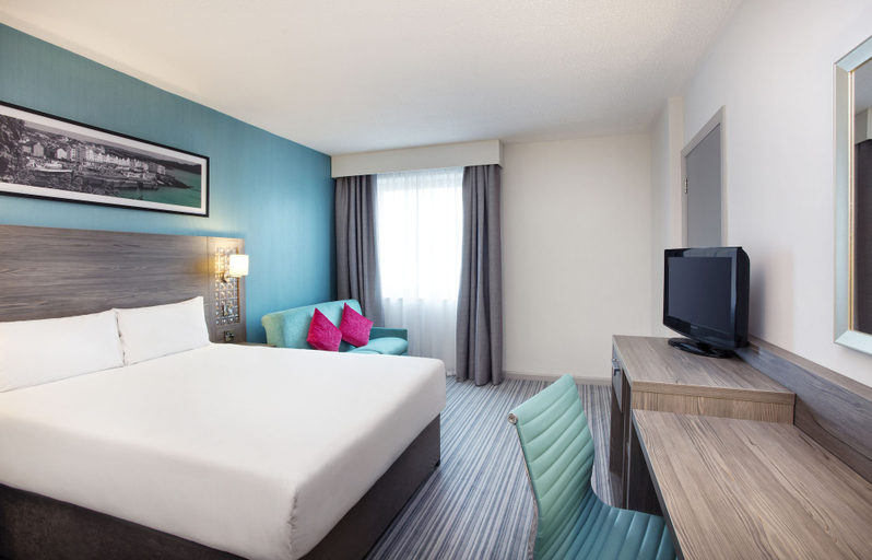 Bedroom 3, Leonardo Hotel Plymouth, Plymouth