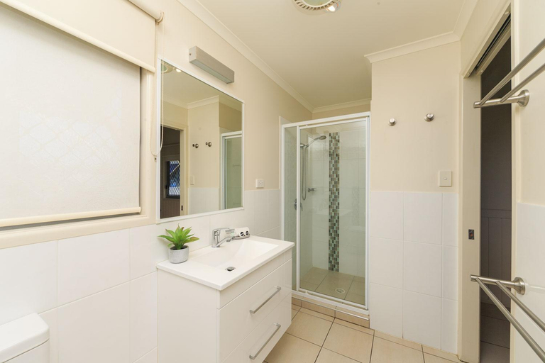 Bathroom 2, Reflections Holiday Parks Corindi Beach, Coffs Harbour - Pt B