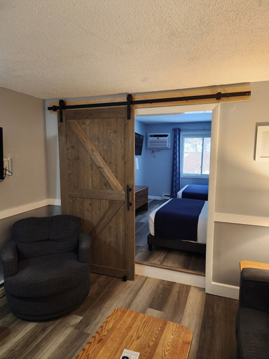 Bedroom 3, Eastern Inn & Suites, Carroll