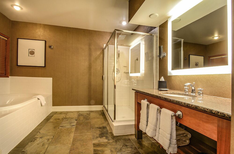 Bathroom 4, Fairways Hotel on the Mountain, Capital