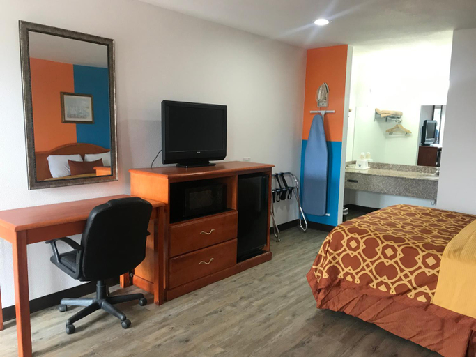 Bedroom 2, Americas Best Value Inn Bowie, Montague