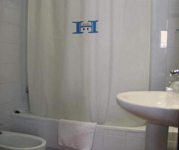 Bathroom 3, Hotel Castilla, Málaga