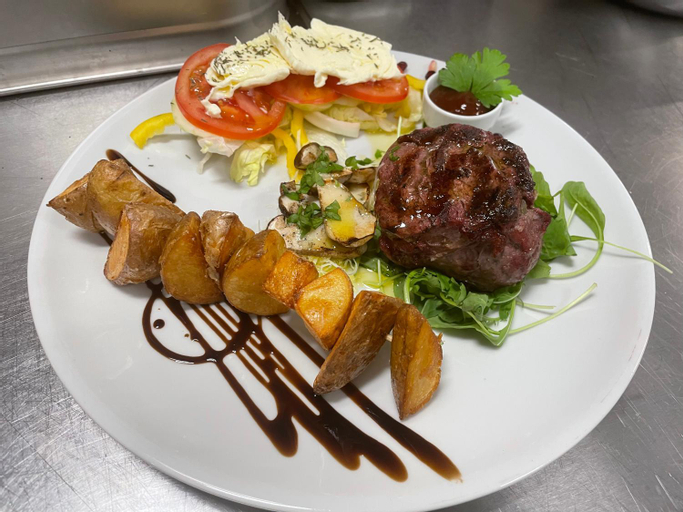 Food & Drinks 13