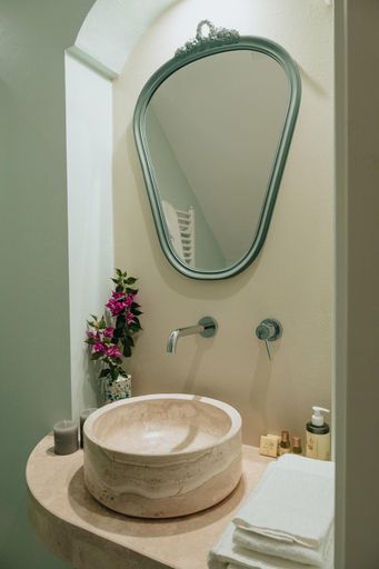 Others 5, LE MAIOLICHE - Apulian B&B, Taranto
