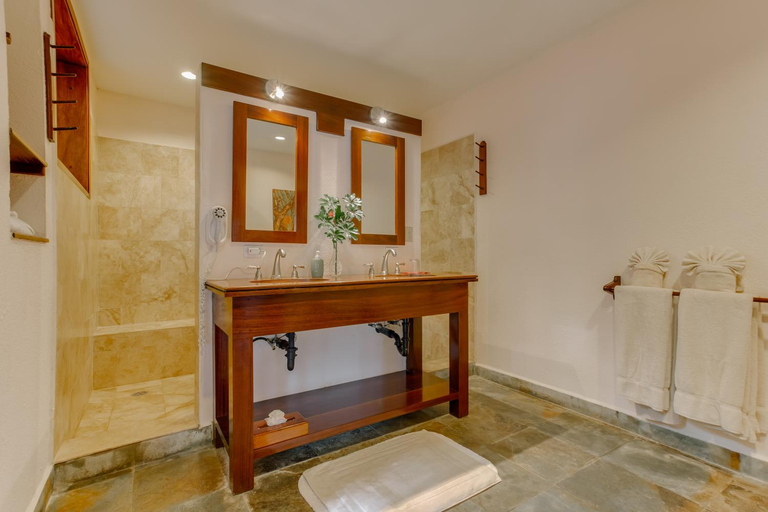Bathroom 2, The Lodge At Chaa Creek