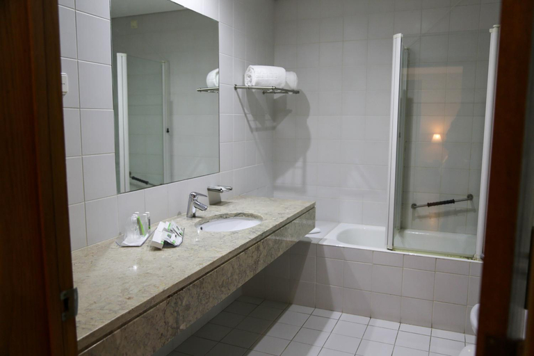 Bathroom 4, INATEL Caparica, Almada