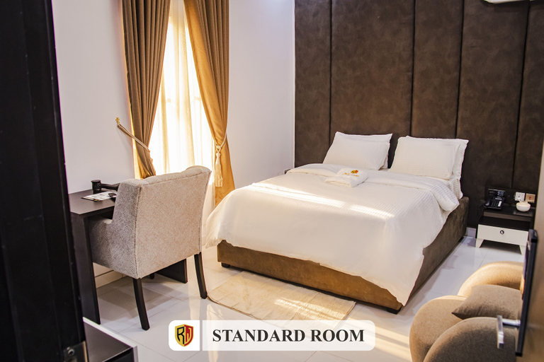 Bedroom, Robertware Hotel and Suites, Atakumosa East