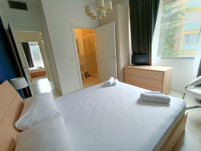 Room 2, JOIVY Elegant Flat For 4 with 2 Balconies, Milano