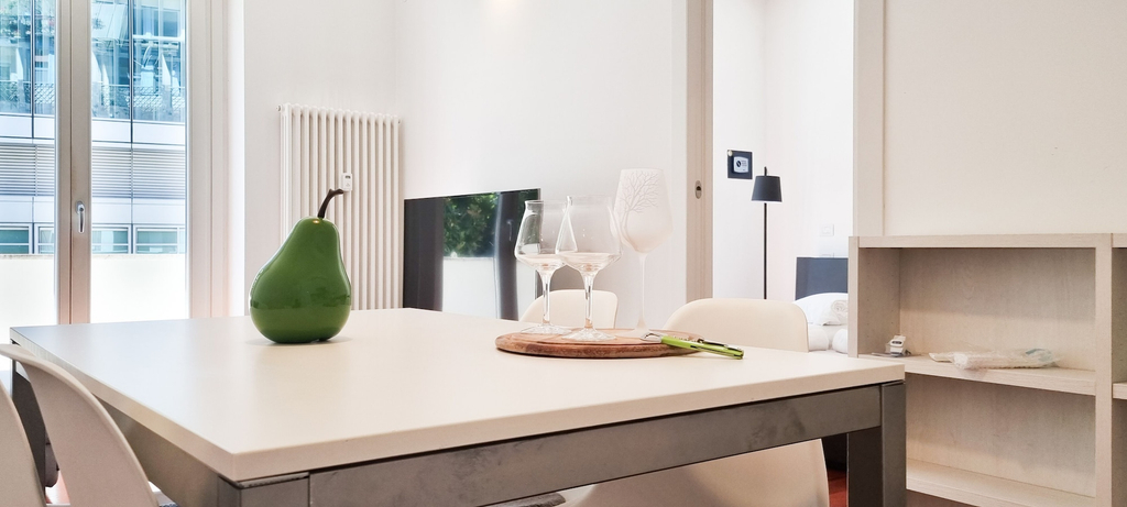 In-room dining 2, JOIVY Superb Flat, 2 Balconies & Skyscrapers View, Milano