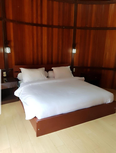 Bedroom 12