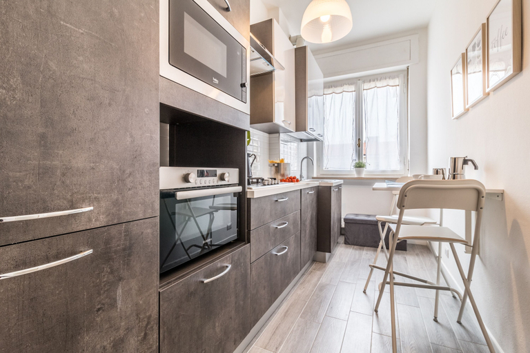 Private kitchen 5, JOIVY Modern 1-Bed Flat W/Balcony, Milano