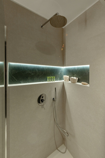 Bathroom 4, Leviosa apartment airport by Airstay, Attica