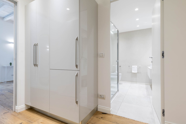 Bathroom 2, JOIVY Fulcorina Spiga Modern flat next to the Duomo, Milano
