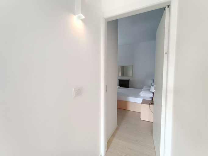 Hallway 5, JOIVY Elegant Flat For 4 with 2 Balconies, Milano