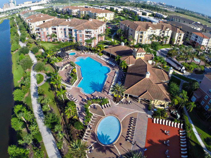 Exterior & Views 1, Spacious 2BR 2BA with Balcony 5 Mins to Convention Center & Epic Universe, Orange