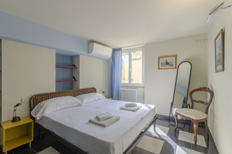 Room 4, JOIVY Cosy Apt For 6 In An Ancient Pirate Watchtower, Genova