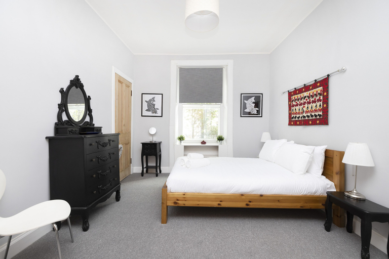 Bedroom 3, JOIVY Charming 1-Bed Ap Near Leith Links W/ Patio, Edinburgh