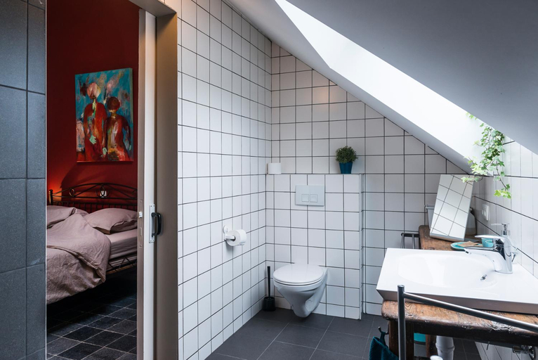Bathroom 2, B&B Art.14, Antwerpen