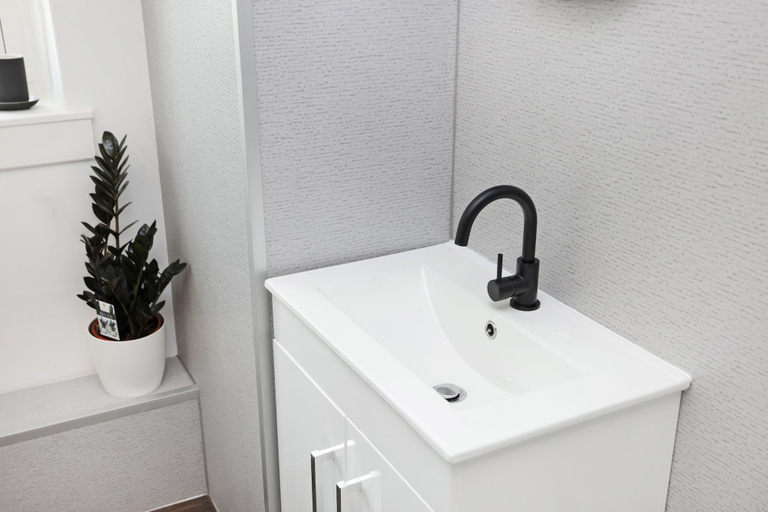 Bathroom 4, JOIVY Contemporary Royal Mile Apartment W/Balcony, Edinburgh