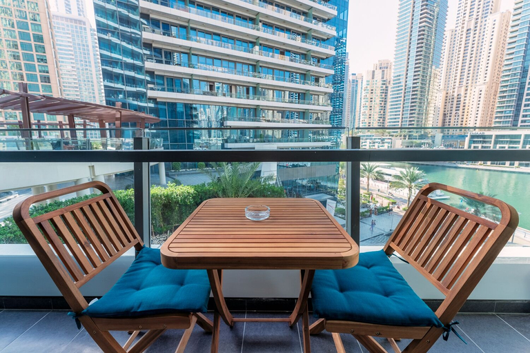 Room 5, Lux Holiday Home Dubai Silverene Studios, Dubai